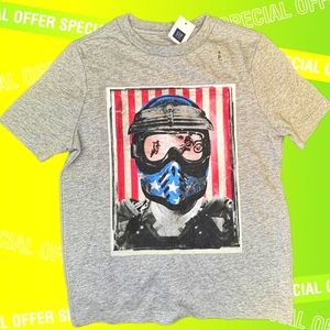 Gap kids T-shirt for Boys Size 6-7. Gray with front print.